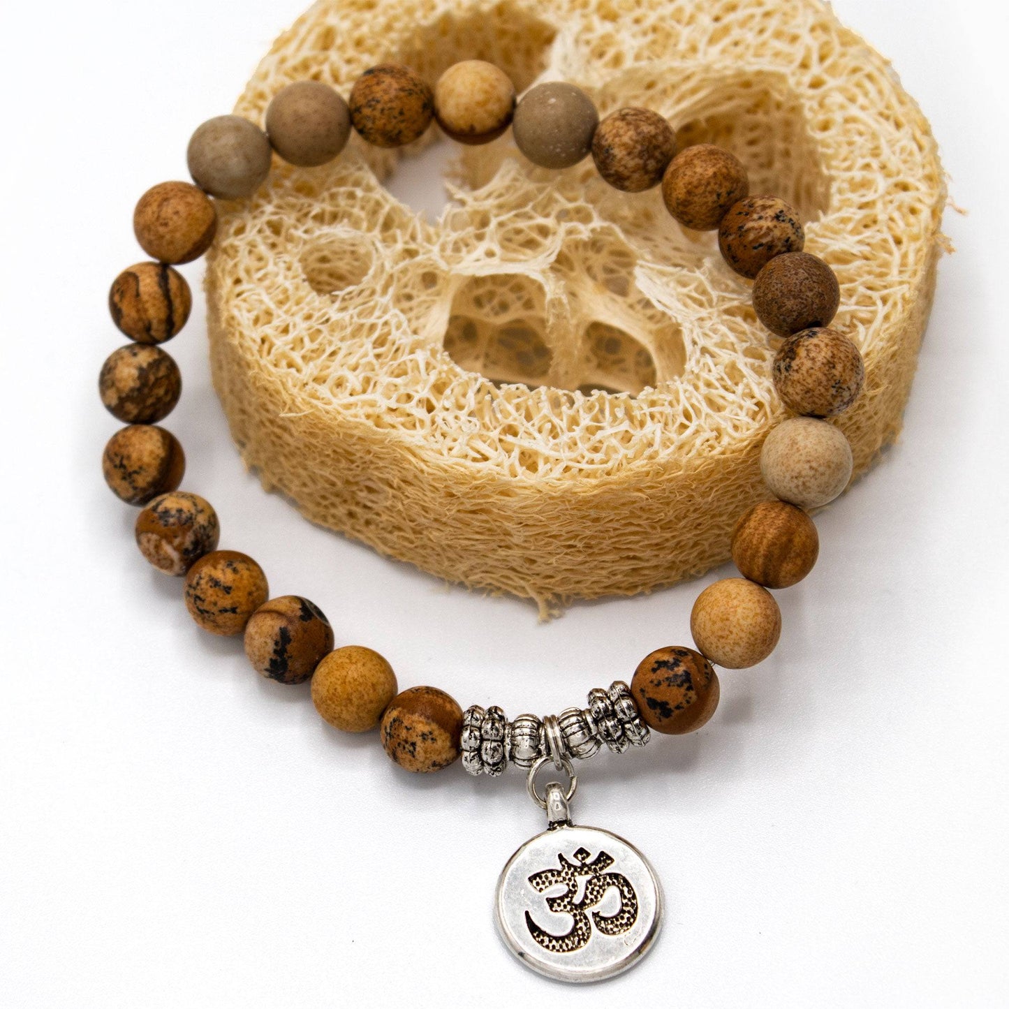 A.M.A.D.O Meditation Armband - flexibel mit Howlith Jade und spirituellem Glückssymbol - AMADO-SelfCare